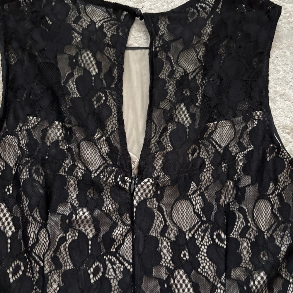 Suzy Shier Black Lace Peplum Sleeveless Top Size Medium - Picture 8 of 9